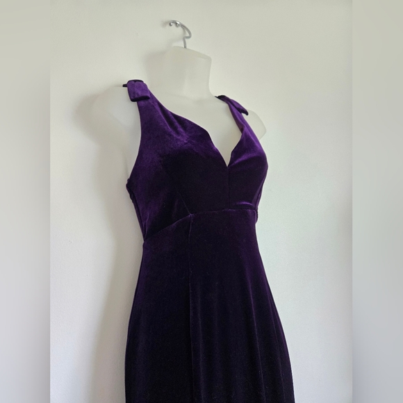 Pinup Couture by Laura Byrnes Gilda Gown - Dark Purple Velvet - Size 6/8 - Picture 4 of 10
